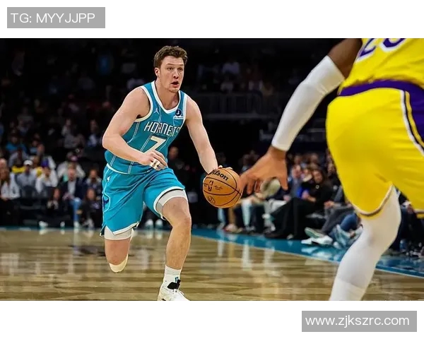 黄蜂官方：克尼佩尔右脚踝受伤，提前退出今日对阵魔术